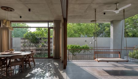 The House of Parallel Walls